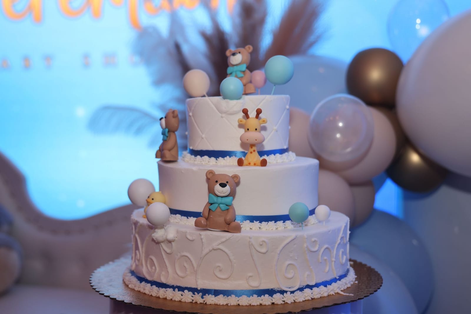 Pastel de ositos en un baby shower