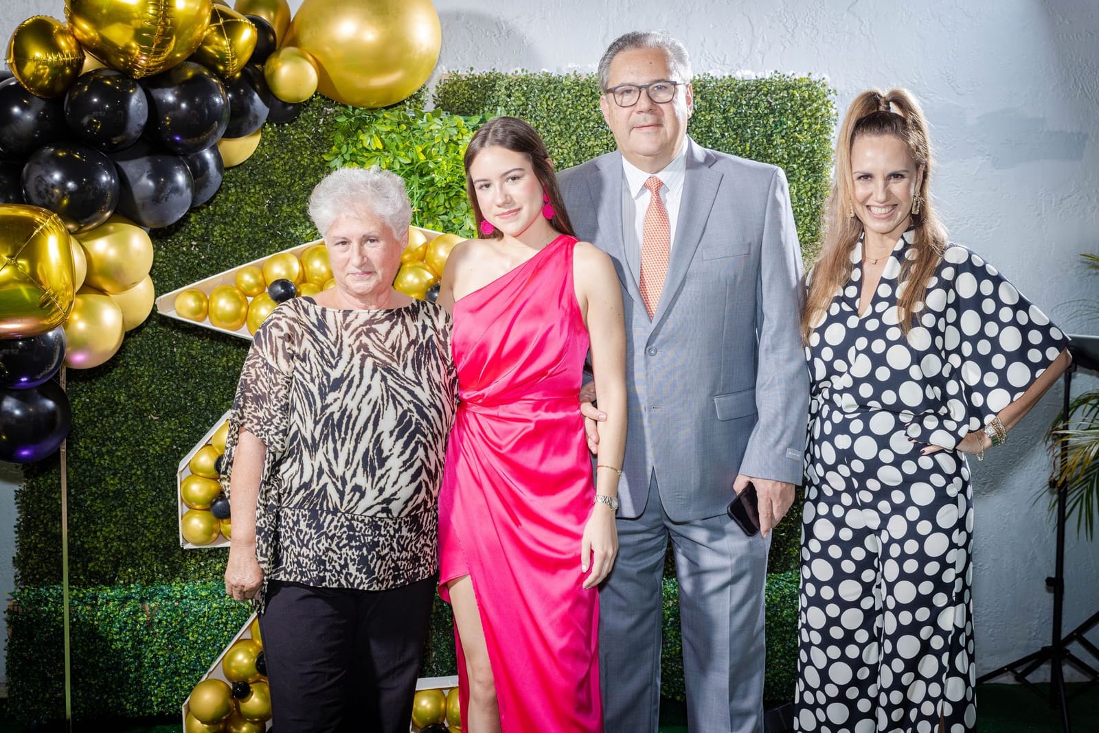 Familias celebrando graduaciones en Diamond Venue Doral