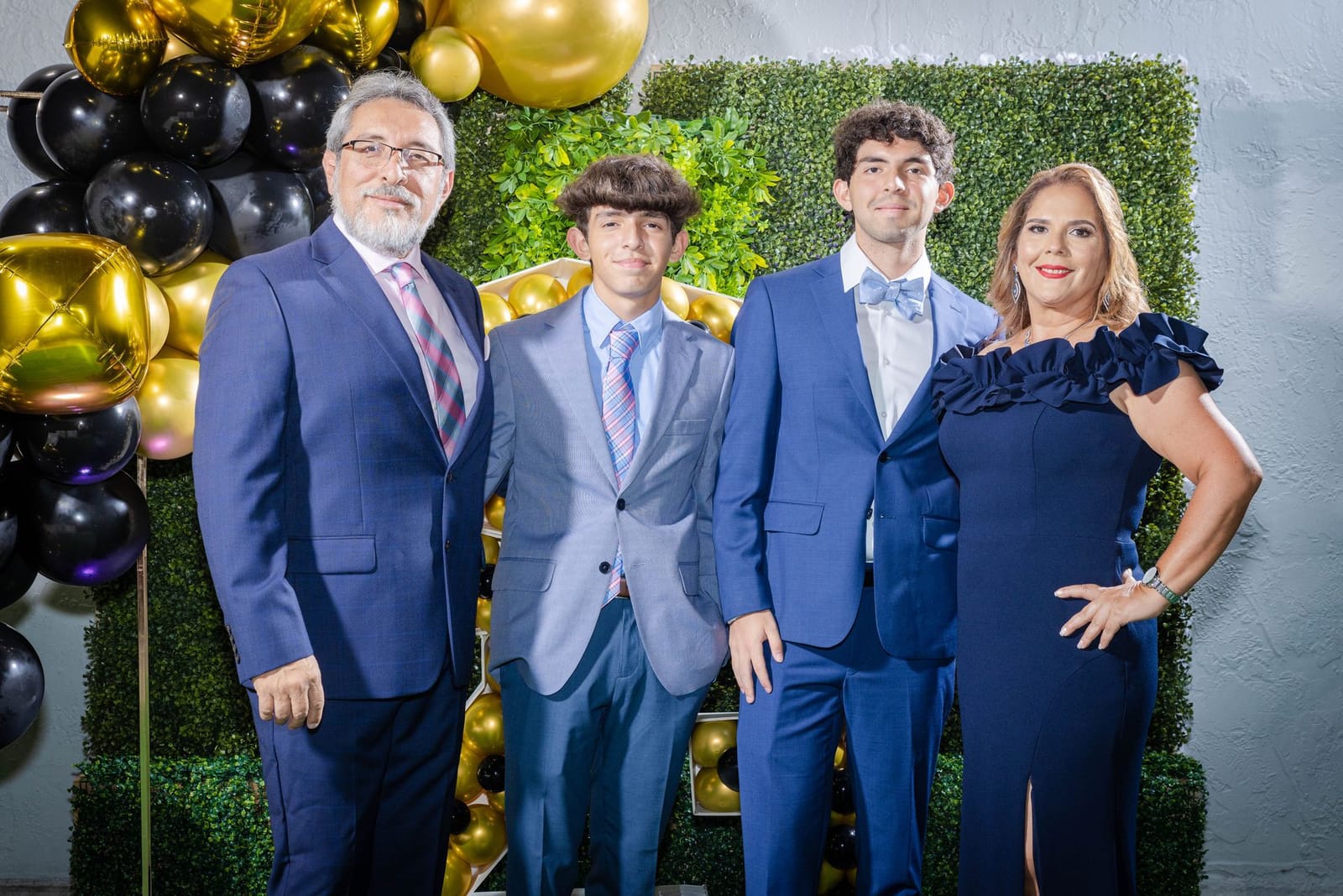 Familias celebrando graduaciones en Diamond Venue Doral