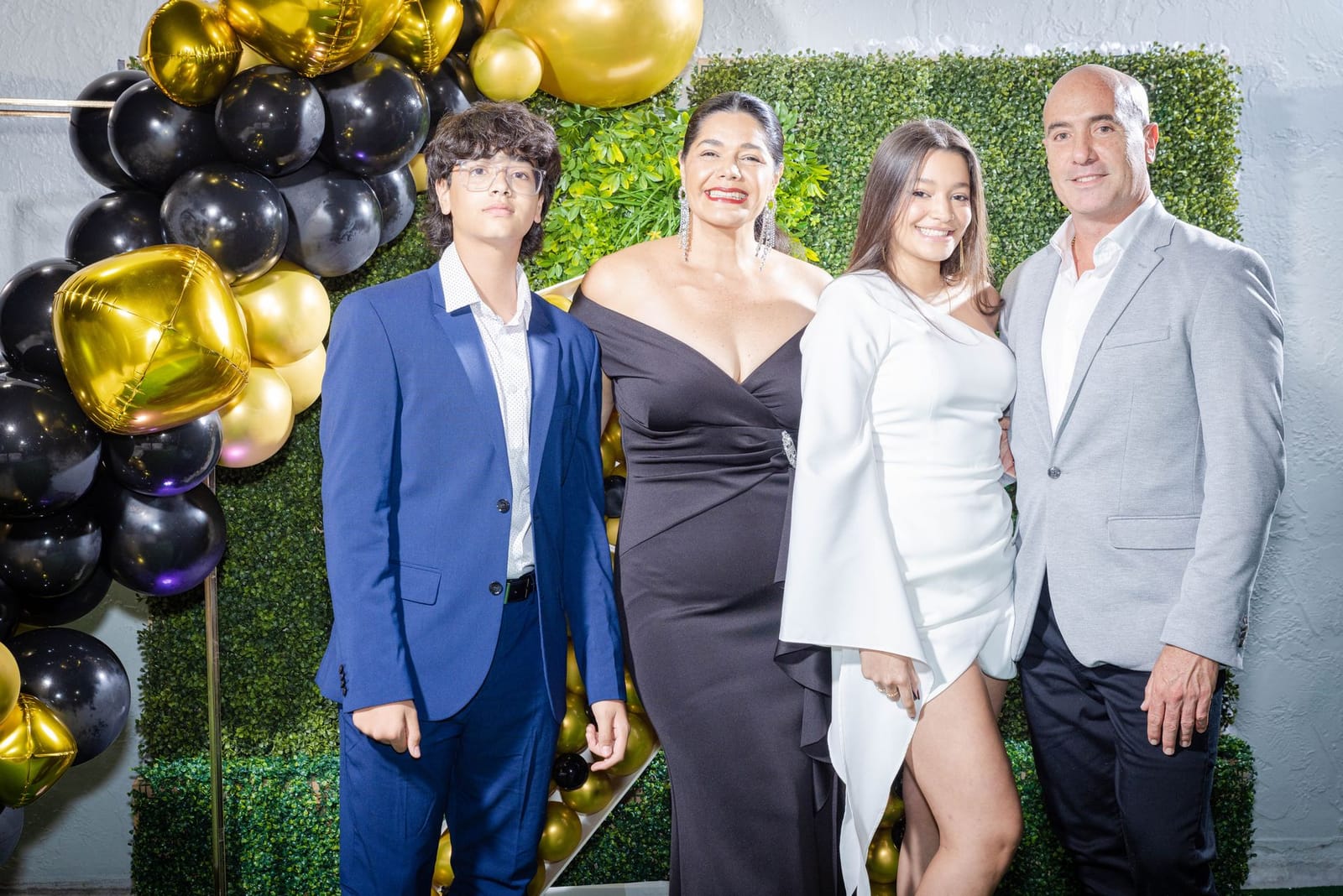 Familias celebrando graduaciones en Diamond Venue Doral