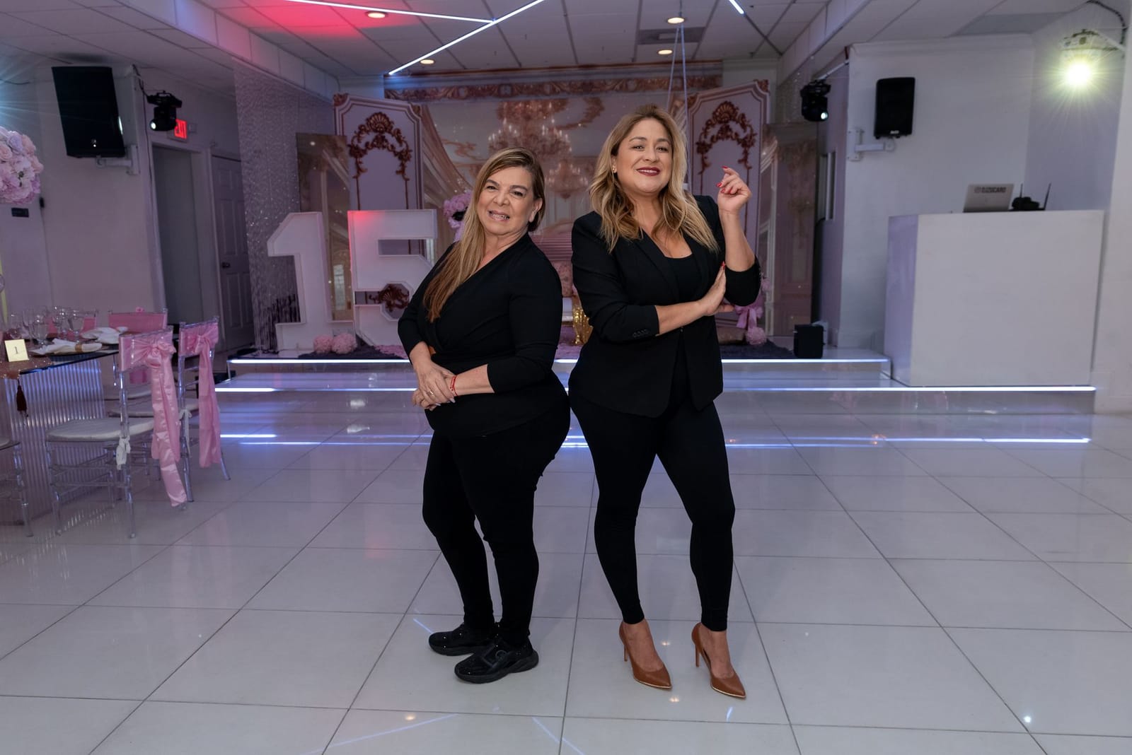 Las dueñas de Diamond en el salón